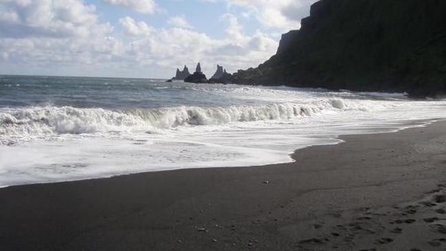 Черный пляж Вик в Исландии