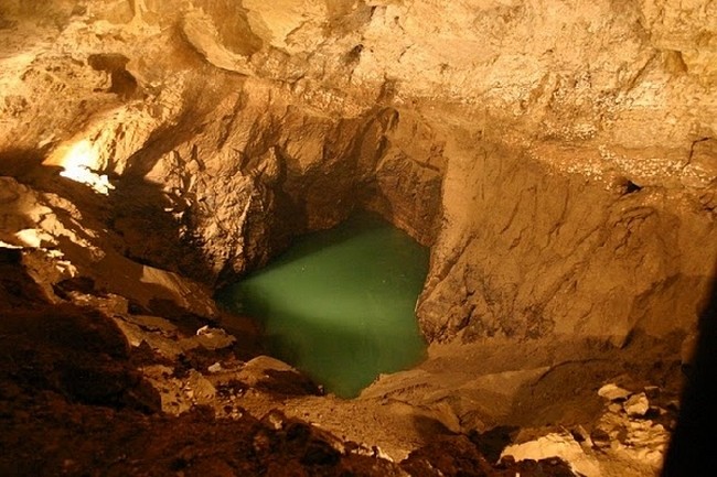 Новоафонская пещера в Абхазии