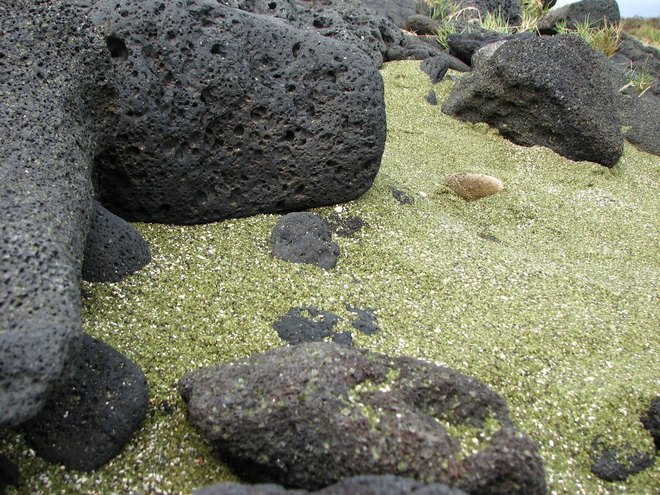 Зеленый пляж на Гавайских островах