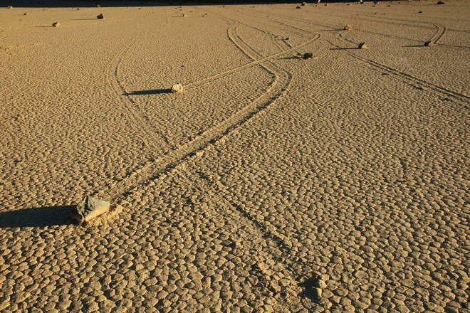 Гуляющие камни  Долины Смерти в США