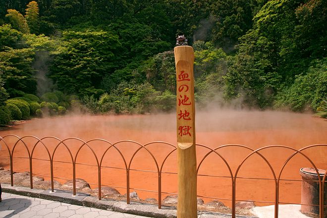 Кровавый пруд в Японии