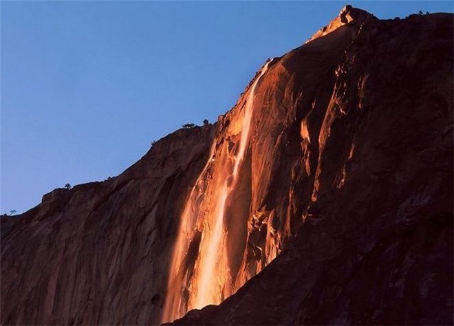 водопад  Огненная вода Хорстейла в Йосемити