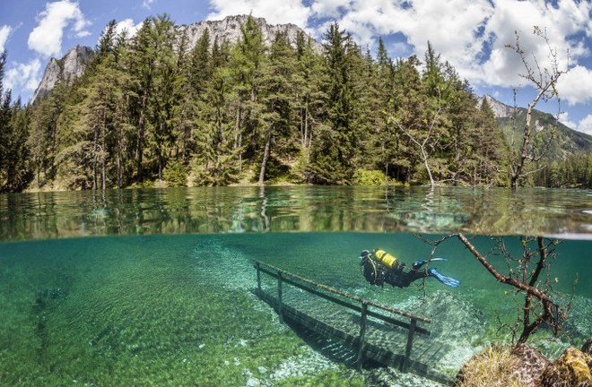 Зеленое озеро в Австрии 